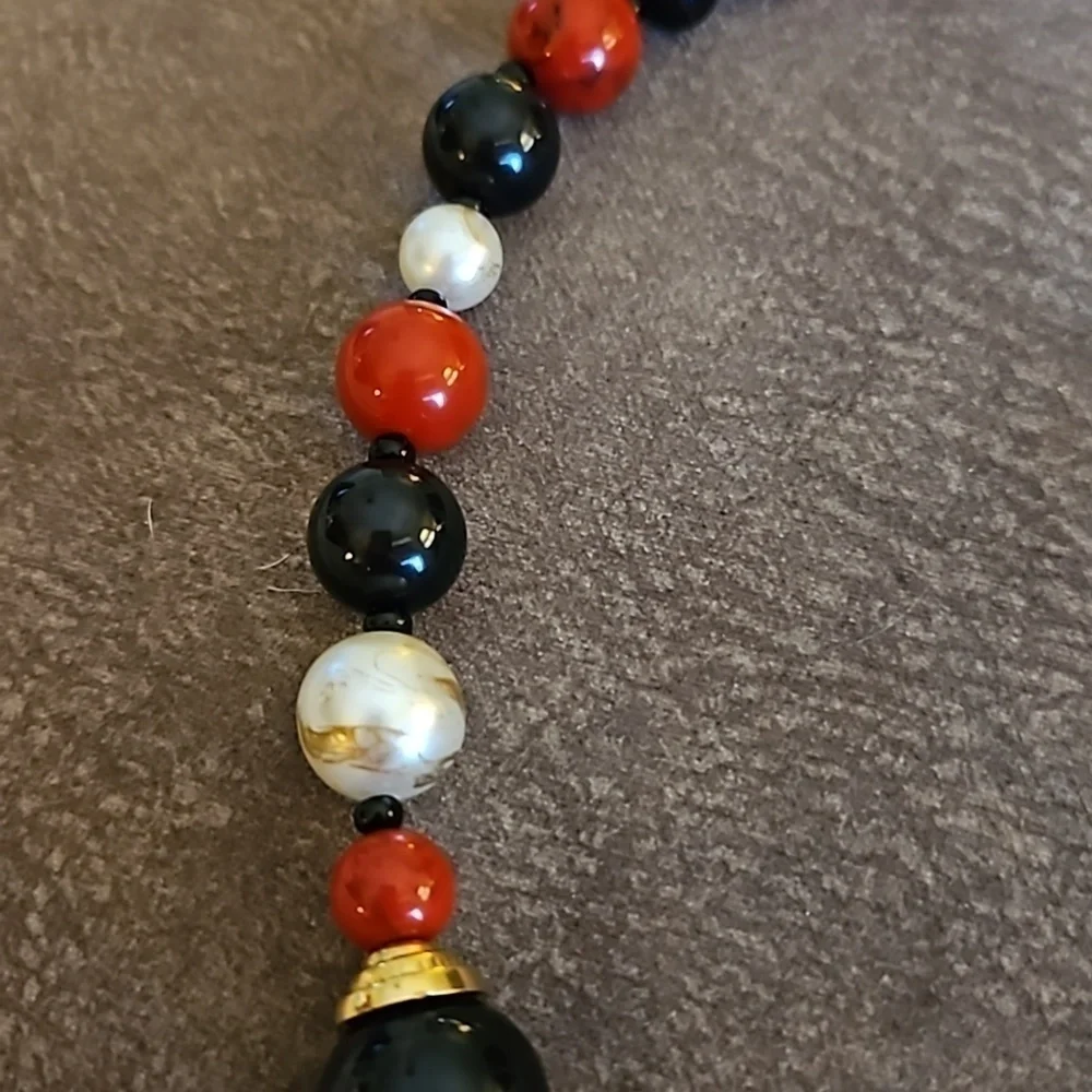 VTG AVON 1990 East Side Style Acrylic Beaded Necklace
